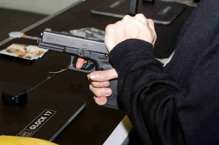 Racking glock